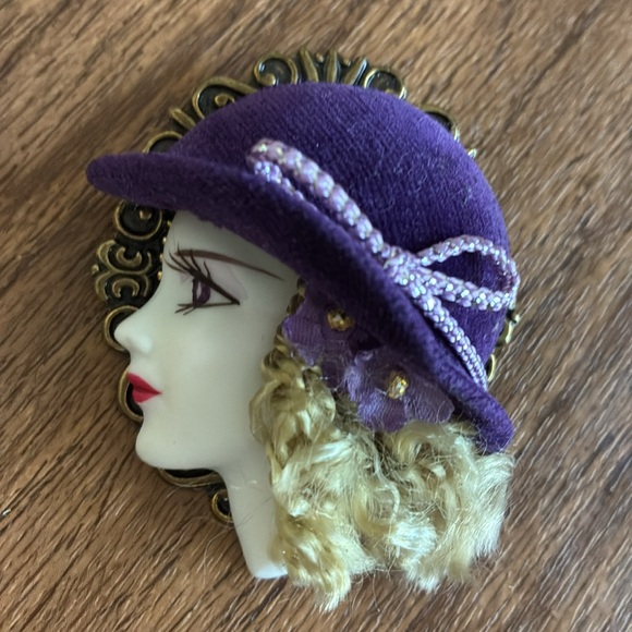 Vintage 1980’s Hand Crafted Brooch - Lady in Purple Hat - Picture 1 of 6